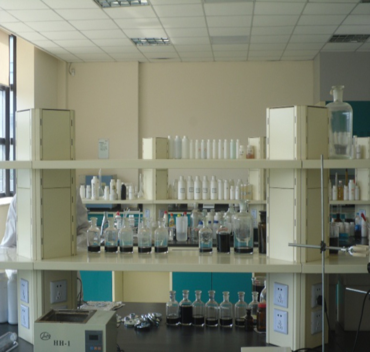 化学实验室.png